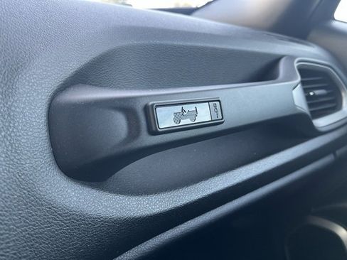 Used 2021 Jeep Renegade Latitude image 21