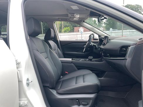 Used 2023 Nissan Rogue SL w/ SL Premium Package image 24