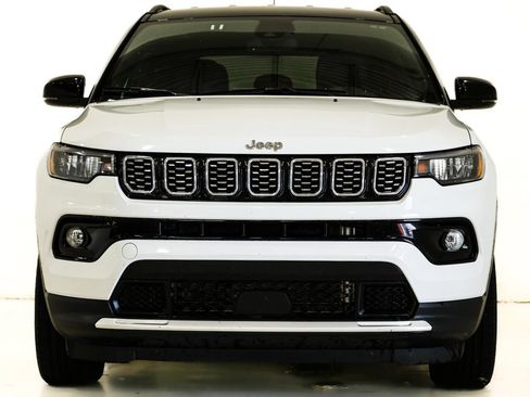Used 2025 Jeep Compass Limited AWD/4WD image 2