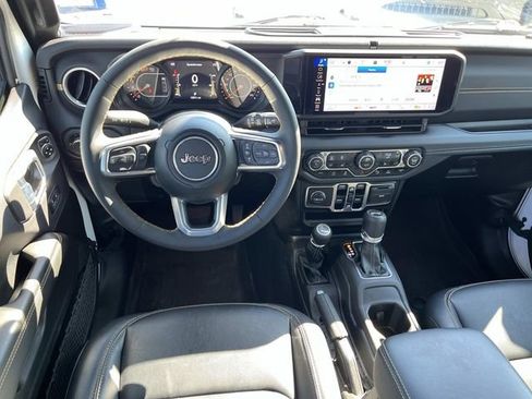 Used 2024 Jeep Wrangler Unlimited Sahara w/ Technology Group AWD/4WD image 12