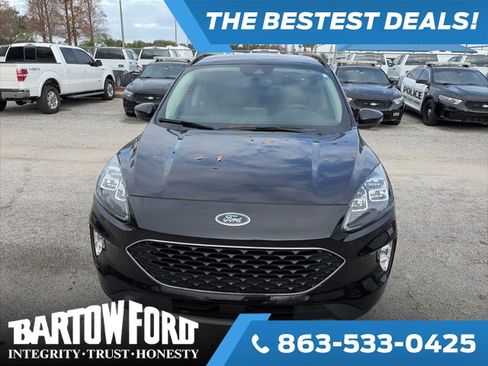 Used 2020 Ford Escape Titanium image 2