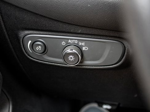 Used 2019 Chevrolet Equinox LT image 32