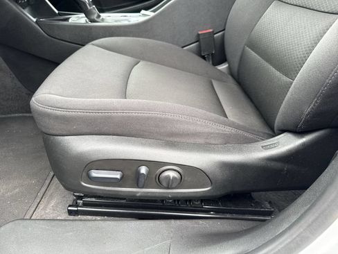 Used 2025 Chevrolet Malibu LT FWD image 22