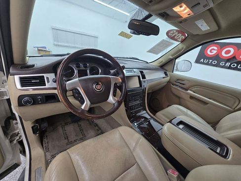 Used 2013 Cadillac Escalade Luxury RWD image 11