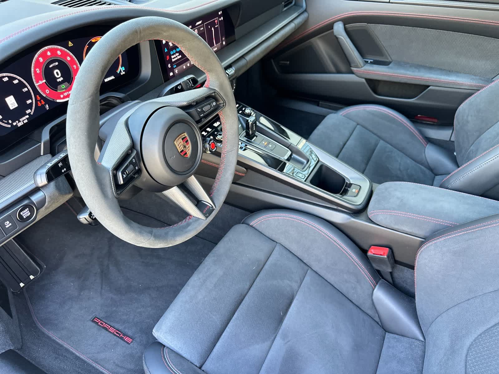 Certified 2025 Porsche 911 Carrera GTS RWD image 4