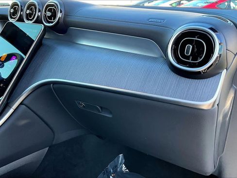 Used 2025 Mercedes-Benz GLC 300 4MATIC image 18