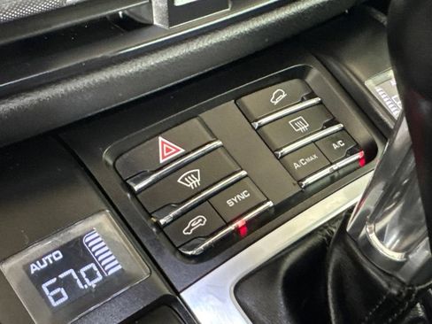 Used 2020 Porsche Macan AWD/4WD image 32