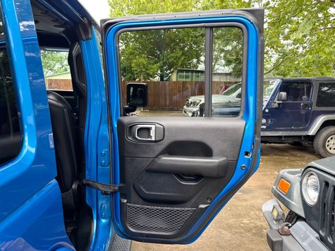 Used 2021 Jeep Wrangler Unlimited Sahara AWD/4WD image 33