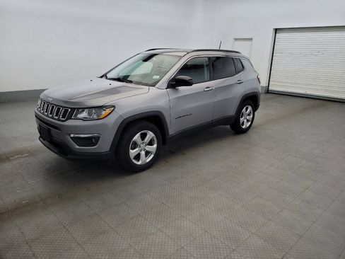 Used 2018 Jeep Compass Latitude FWD image 2