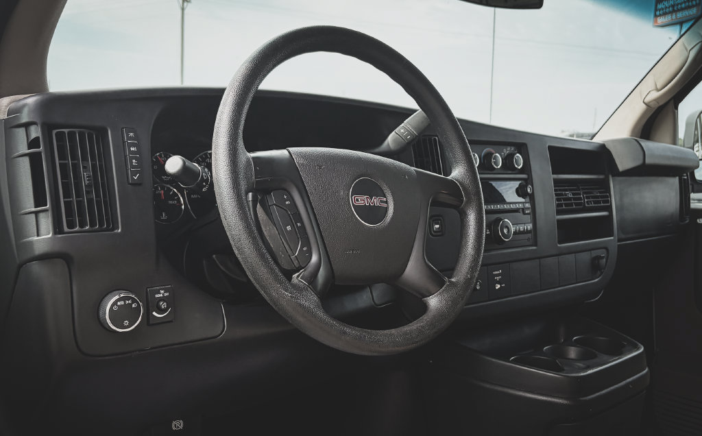 Used 2012 GMC Savana 2500 RWD image 2