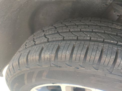 Used 2018 GMC Acadia SLE image 18