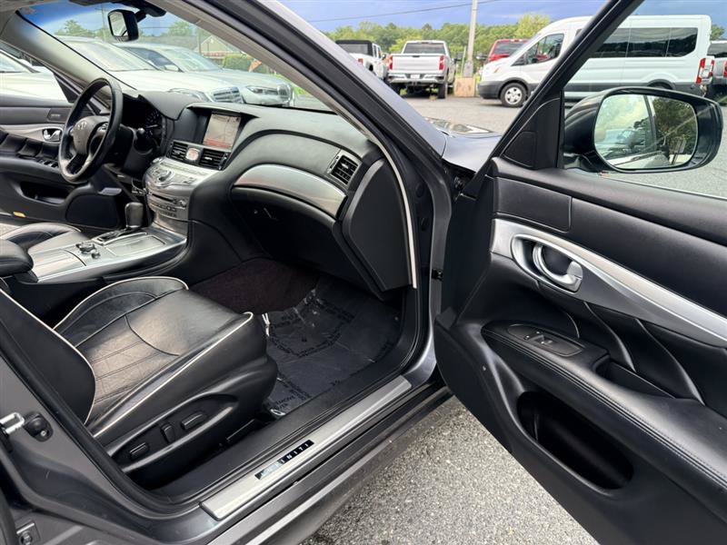 Used 2017 INFINITI Q70 3.7 AWD/4WD image 7