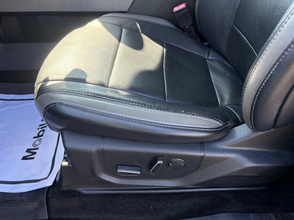 Used 2018 Ford F150 Raptor w/ Equipment Group 801A Mid AWD/4WD image 26