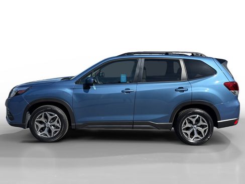 Used 2024 Subaru Forester Premium image 2