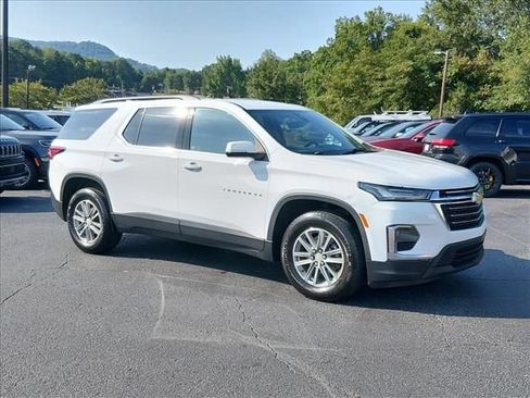 Used 2023 Chevrolet Traverse LT FWD image 2
