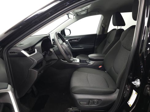 Certified 2025 Toyota RAV4 XLE AWD/4WD image 4