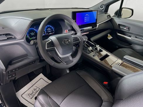 New 2026 Toyota Sienna Limited AWD/4WD image 10