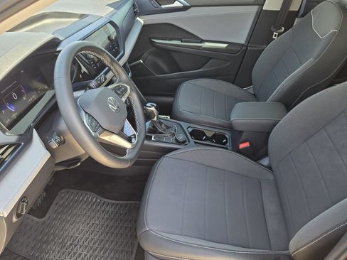 Certified 2024 Volkswagen Taos SE w/ Panoramic Sunroof Package AWD/4WD image 12