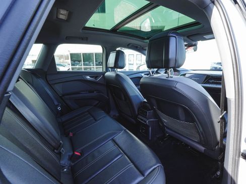 Used 2024 Audi Q4 e-tron Premium w/ Convenience Package image 34