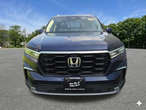 Used 2023 Honda Pilot Touring image 3