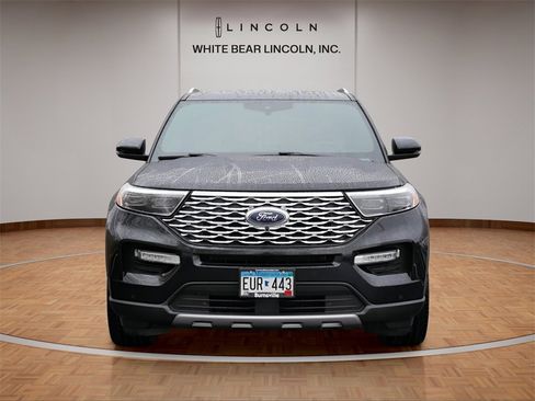 Used 2020 Ford Explorer Platinum w/ Premium Technology Package image 2