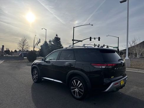 Used 2023 Nissan Pathfinder Platinum w/ Cargo Package image 5