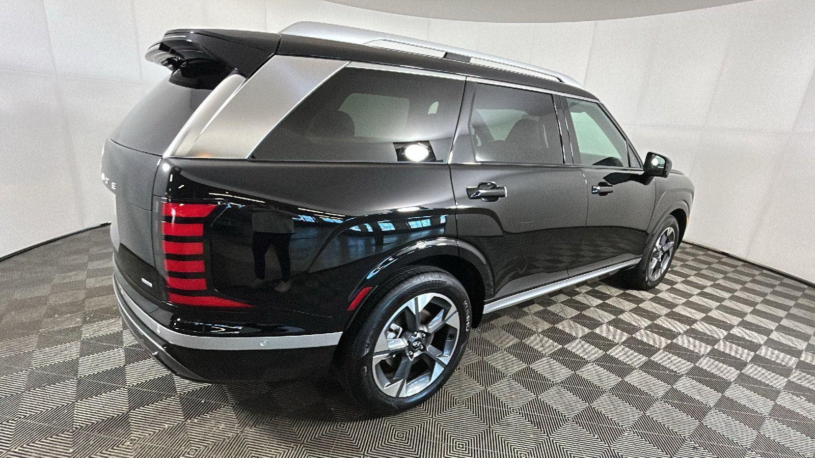 Certified 2026 Hyundai Palisade Limited AWD/4WD image 3