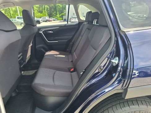 Used 2020 Toyota RAV4 XLE AWD/4WD image 25