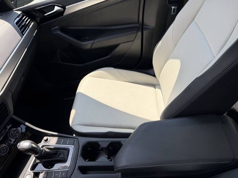Used 2019 Volkswagen Jetta R-Line FWD image 20