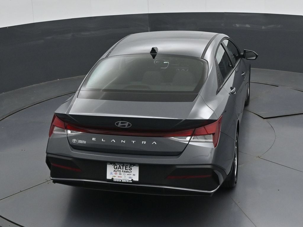 Used 2025 Hyundai Elantra SE FWD image 44