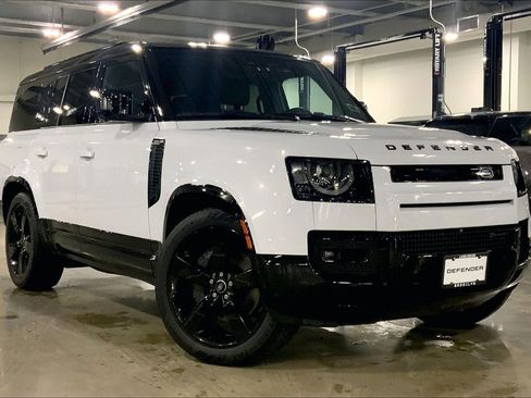 Used 2023 Land Rover Defender 130 X-Dynamic SE image 7