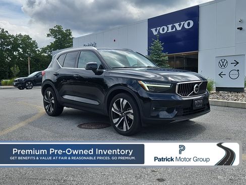 Used 2023 Volvo XC40 B5 Ultimate w/ Protection Package Premier AWD/4WD image 1