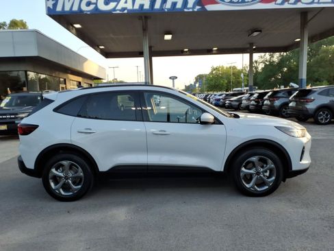 Certified 2025 Ford Escape ST-Line Select AWD/4WD image 2