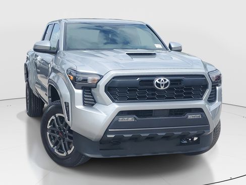 Used 2025 Toyota Tacoma TRD Sport RWD image 2