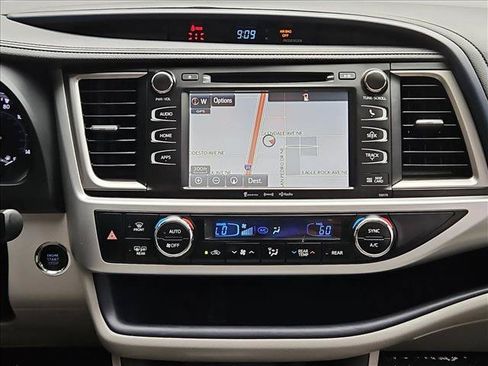 Used 2017 Toyota Highlander XLE AWD/4WD image 15