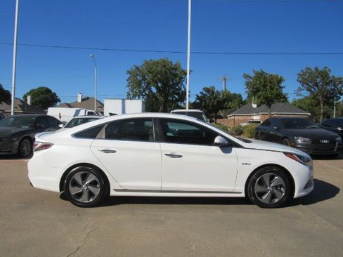 Used 2017 Hyundai Sonata Plug-In Hybrid image 5