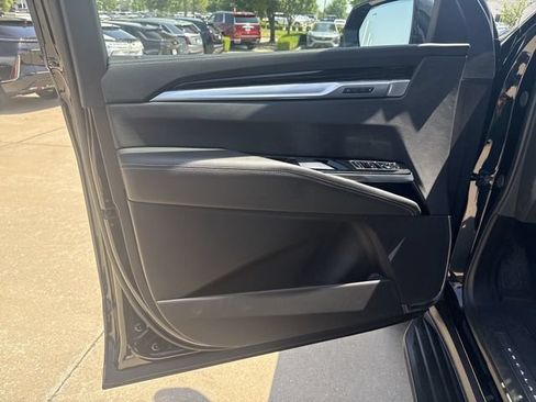 Used 2025 Cadillac Escalade Premium Luxury AWD/4WD image 10