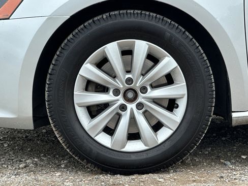 Used 2015 Volkswagen Passat 1.8T FWD image 22