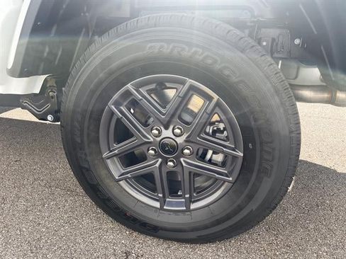 New 2025 Jeep Gladiator Sport AWD/4WD image 26