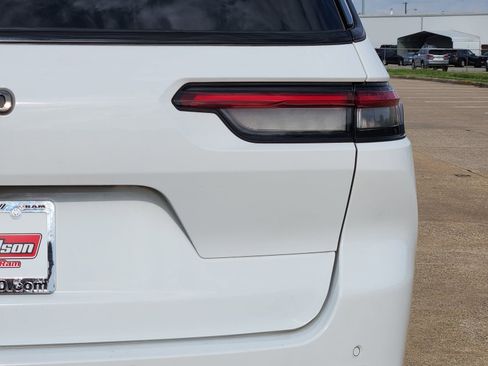 Used 2024 Jeep Grand Cherokee L Altitude image 16