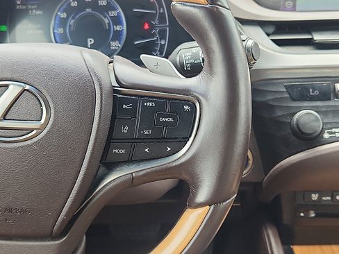 Used 2019 Lexus ES 300h FWD image 16