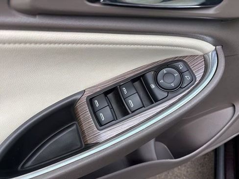 Used 2020 Chevrolet Malibu LT w/ Leather Package FWD image 14