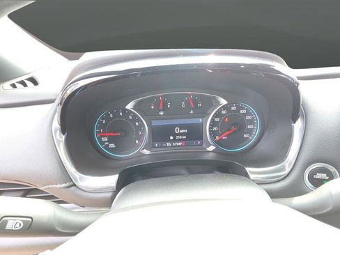 Used 2023 Chevrolet Traverse LT AWD/4WD image 14