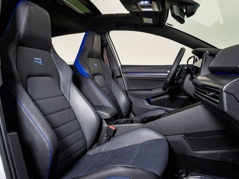 Used 2024 Volkswagen Golf R image 17