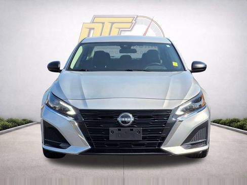 Used 2024 Nissan Altima 2.5 S FWD image 3