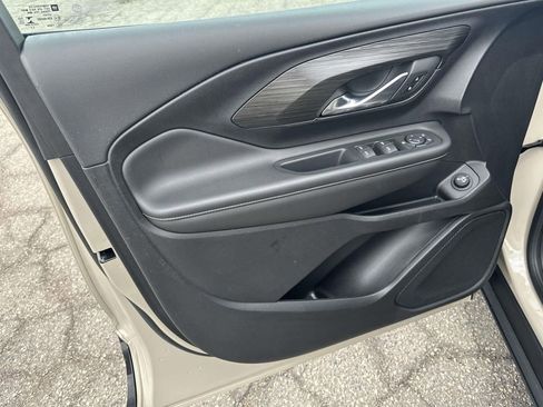 Used 2023 GMC Terrain SLE w/ Driver Convenience Package image 17