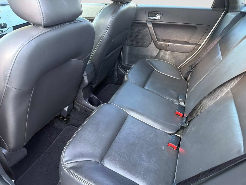 Used 2010 Ford Focus SEL FWD image 15