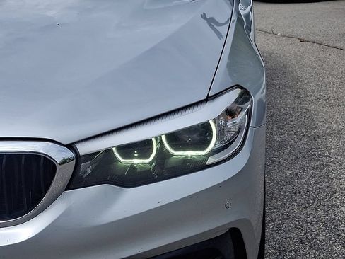 Used 2019 BMW 530i xDrive w/ Convenience Package AWD/4WD image 9