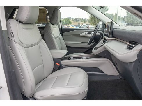 Used 2025 Ford Explorer Active w/ Active Comfort Package AWD/4WD image 11