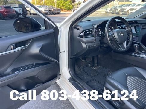 Used 2020 Toyota Camry SE FWD image 5